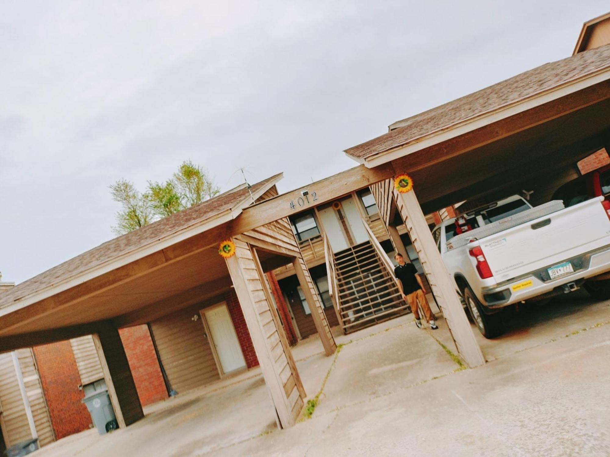 Golden Sunflower'S Apt B1 劳顿 外观 照片